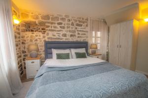 Postel nebo postele na pokoji v ubytování Antika Guesthouse
