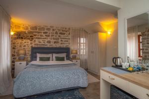 מיטה או מיטות בחדר ב-Antika Guesthouse