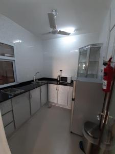 A kitchen or kitchenette at AL JOOD HOTEL APARTMENT
