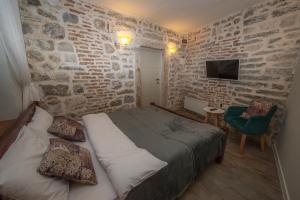 Postel nebo postele na pokoji v ubytování Antika Guesthouse