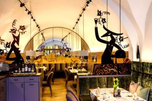 a restaurant with tables and chairs and a dining room at Hotel Restaurant zur Post in Melk
