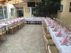 Restoran või mõni muu söögikoht majutusasutuses Seminarhotel Daniels