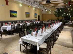 Restoran või mõni muu söögikoht majutusasutuses Seminarhotel Daniels