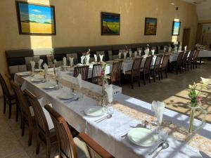 Restoran või mõni muu söögikoht majutusasutuses Seminarhotel Daniels