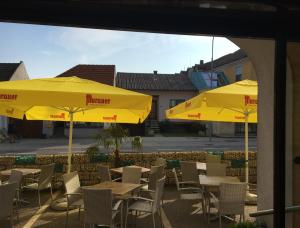 Restoran või mõni muu söögikoht majutusasutuses Seminarhotel Daniels
