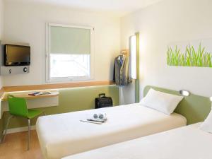 เตียงในห้องที่ ibis budget Caen Mondeville