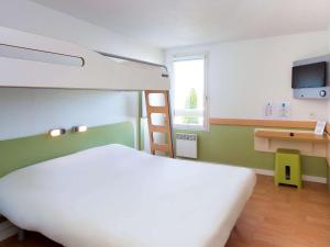 Postel nebo postele na pokoji v ubytování ibis budget Quimper
