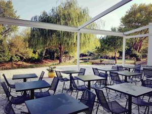 a group of tables and chairs on a patio at ibis Budget Arles Palais Des Congres in Arles