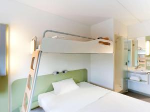 Двухъярусная кровать или двухъярусные кровати в номере Ibis Budget Toulon Centre