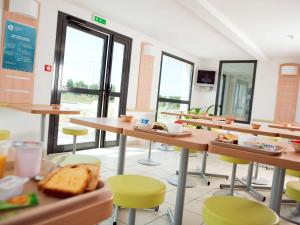 Gallery image of ibis budget Niort - La Crèche in La Creche