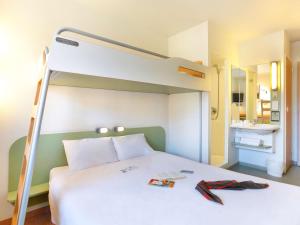 Postel nebo postele na pokoji v ubytování First Inn Hotel