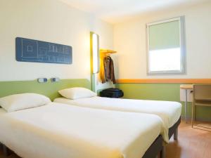 Postel nebo postele na pokoji v ubytování Ibis Budget Valence Sud