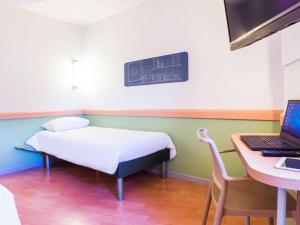 Ένα ή περισσότερα κρεβάτια σε δωμάτιο στο Ibis Budget Valence Sud