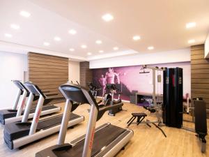 a gym with a bunch of tread machines in it at Mercure Curitiba Batel in Curitiba