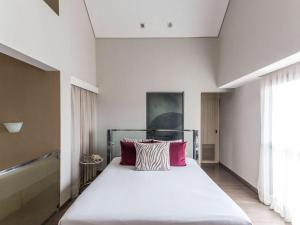 Llit o llits en una habitació de Mercure Curitiba Batel
