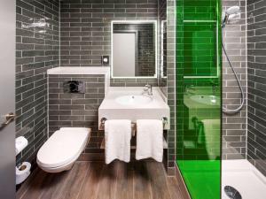 Koupelna v ubytování ibis Styles London Ealing + 103 fotografií