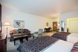 Postel nebo postele na pokoji v ubytování Staybridge Suites Rockford by IHG