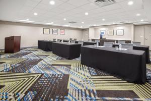 a conference room with tables and chairs on a rug at Holiday Inn Express Hotel & Suites Marysville by IHG in Marysville +33 photos