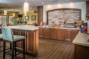 Kuchyň nebo kuchyňský kout v ubytování Staybridge Suites Chandler by IHG