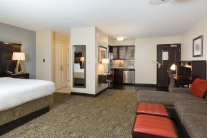 Kuchyň nebo kuchyňský kout v ubytování Staybridge Suites Chandler by IHG