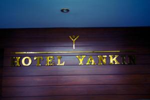 Sijil, anugerah, tanda atau dokumen lain yang dipamerkan di Hotel Yankin