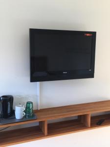 TV a/nebo společenská místnost v ubytování Varbergs GK Västra Hotell