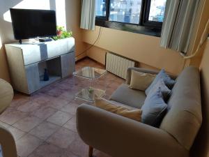 TV a/nebo společenská místnost v ubytování Duplex Cabildo