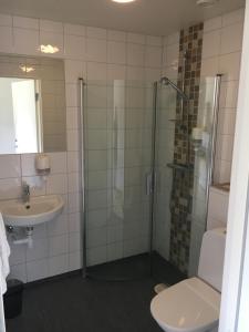 Koupelna v ubytování Varbergs GK Västra Hotell + 23 fotografií
