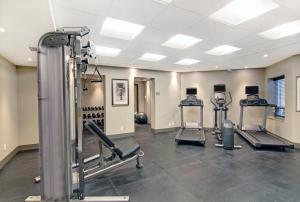 Fitness centrum a/nebo fitness zařízení v ubytování Staybridge Suites Toronto - Vaughan South by IHG