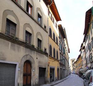 フィレンツェにあるSan Niccolòの建物のある街の空き道