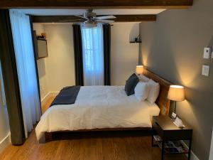 a bedroom with a bed and a ceiling fan at Hébergement Les Passionnés in Val-David +3 photos