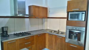 Dapur atau dapur kecil di Orio Papeete centre apt w pool