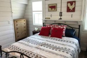 a bedroom with a bed with red and blue pillows at Amazing Loft on Horse Ranch in Pilot Hill