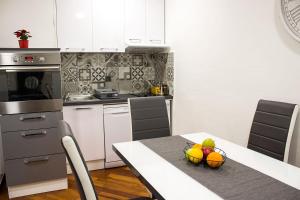Kuchyňa alebo kuchynka v ubytovaní Zagreb Creative Apartments APP 3 + 5 fotografií