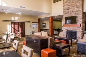 Χώρος καθιστικού στο Staybridge Suites Schererville by IHG