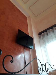 TV a/nebo společenská místnost v ubytování Il Giglio d'Oro