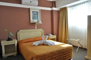 Postel nebo postele na pokoji v ubytování Hotel María Teresa