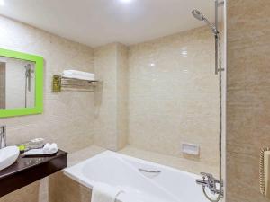 Bilik mandi di Hotel Stadium