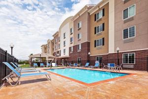 The swimming pool at or close to Candlewood Suites Del City, an IHG Hotel