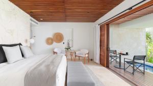 Postel nebo postele na pokoji v ubytování Tago Tulum by G Hotels