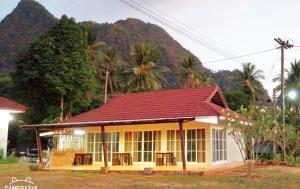 a small yellow house with a red roof at Khao Thong Home Stay in Krabi town