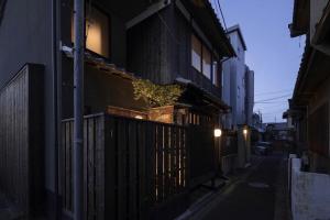 Gallery image of Gion Minami Banka Machiya House in Kyoto