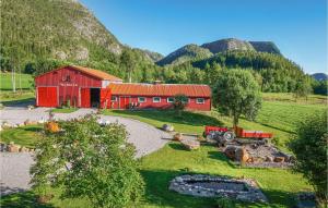 Imagen de la galería de Gorgeous Home In Nord-statland With House A Mountain View, en Nord-Statland