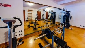 Γυμναστήριο ή/και όργανα γυμναστικής στο Astro Suite Hotel