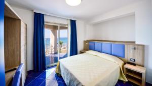 Ένα ή περισσότερα κρεβάτια σε δωμάτιο στο Astro Suite Hotel