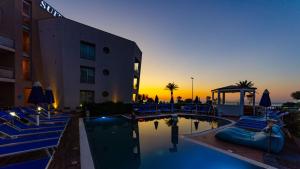 Πισίνα στο ή κοντά στο Astro Suite Hotel