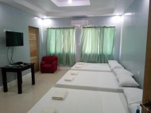Postel nebo postele na pokoji v ubytování Sandscape Hotel
