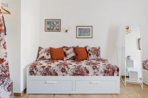 A bed or beds in a room at My Home in San Pietro