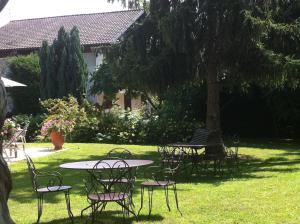 Zahrada ubytování Logis Auberge Saint Simond