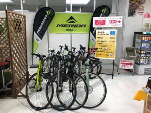 a group of bikes parked in a store at ゲストハウス蘖 -ひこばえ in Kitakami